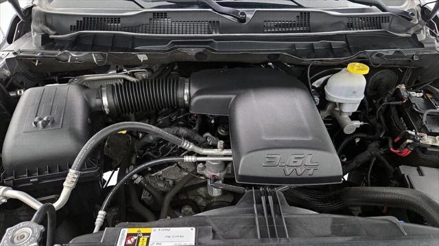 2022 Ram 1500 Classic SLT Crew Cab 4x2 5'7" Box