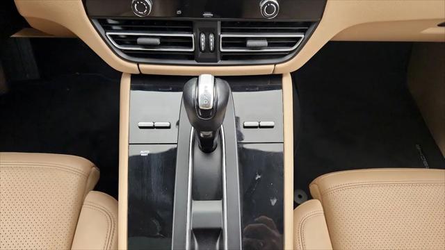 2022 Porsche Macan Macan