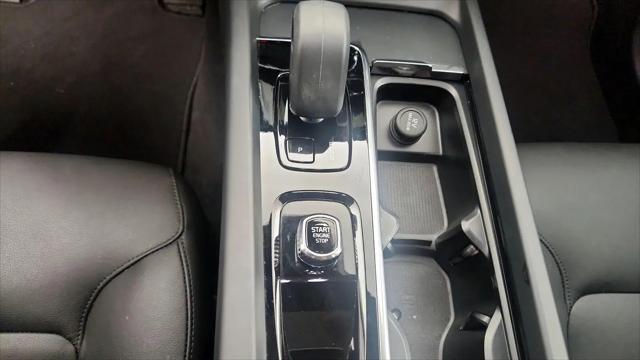 2024 Volvo XC60 B5 Core Dark Theme