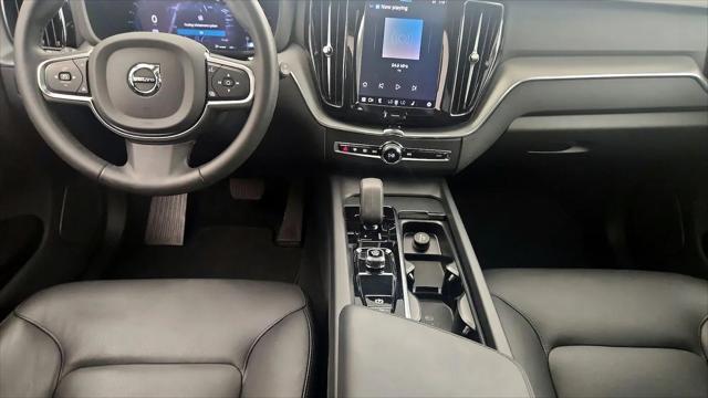 2024 Volvo XC60 B5 Core Dark Theme