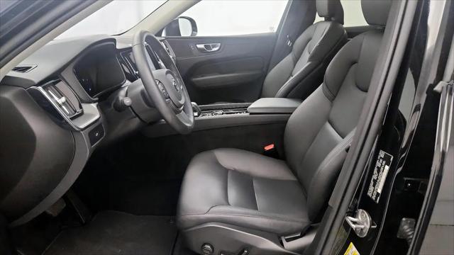 2024 Volvo XC60 B5 Core Dark Theme