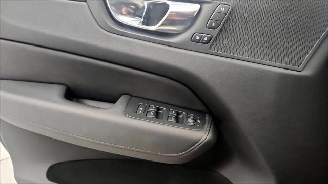 2024 Volvo XC60 B5 Core Dark Theme