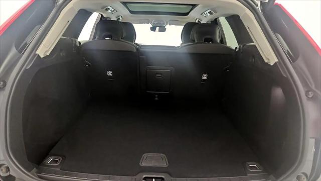 2024 Volvo XC60 B5 Core Dark Theme
