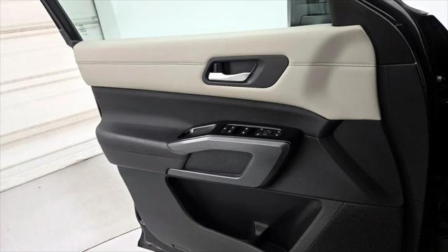 2023 Nissan Pathfinder SL FWD