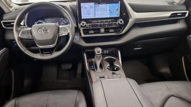 2022 Toyota Highlander Hybrid Platinum