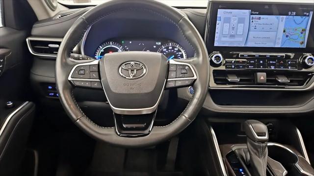 2022 Toyota Highlander Hybrid Platinum