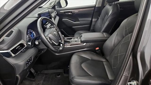 2022 Toyota Highlander Hybrid Platinum
