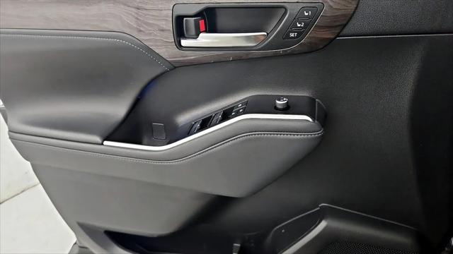 2022 Toyota Highlander Hybrid Platinum