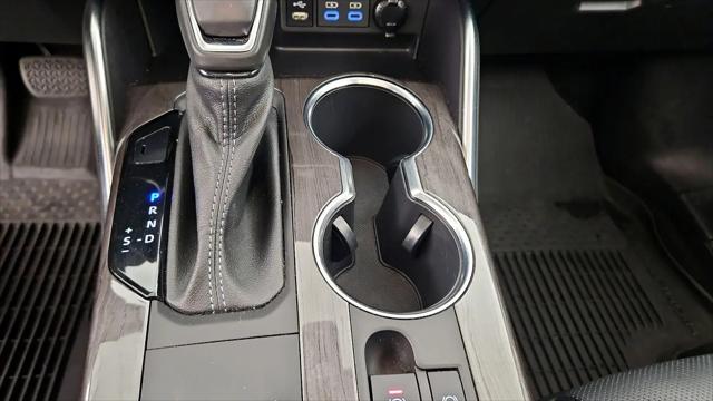 2022 Toyota Highlander Hybrid Platinum