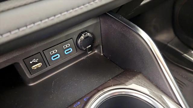 2022 Toyota Highlander Hybrid Platinum