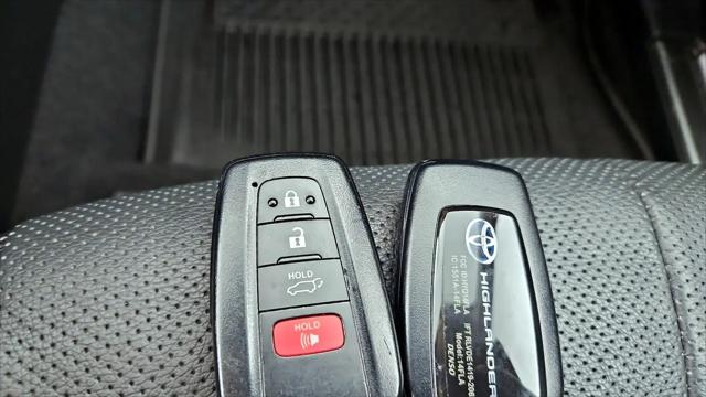 2022 Toyota Highlander Hybrid Platinum
