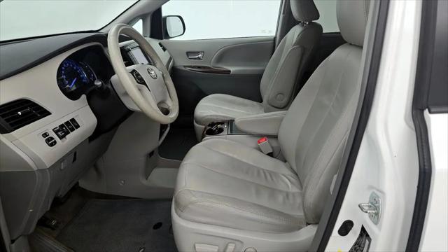 2014 Toyota Sienna XLE V6 8 Passenger