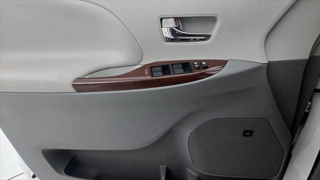 2014 Toyota Sienna XLE V6 8 Passenger