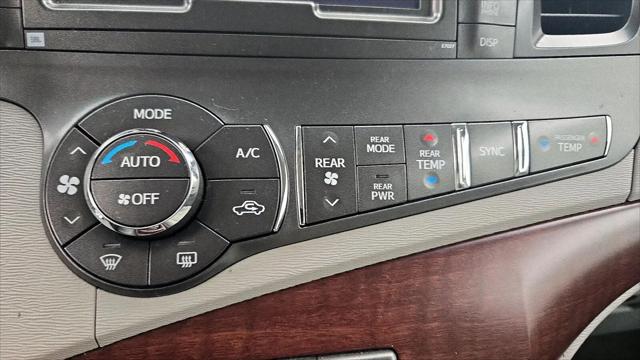 2014 Toyota Sienna XLE V6 8 Passenger