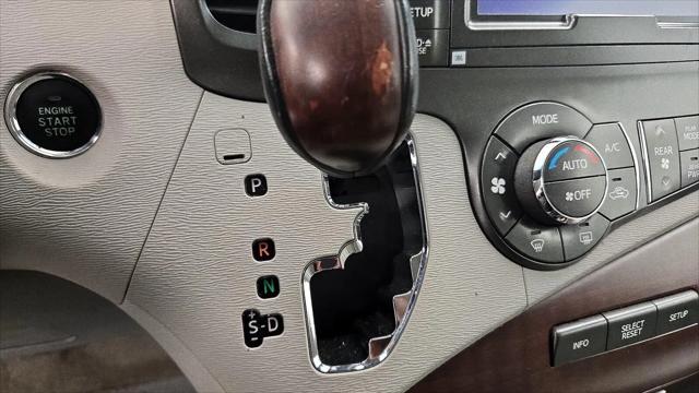 2014 Toyota Sienna XLE V6 8 Passenger