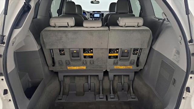 2014 Toyota Sienna XLE V6 8 Passenger