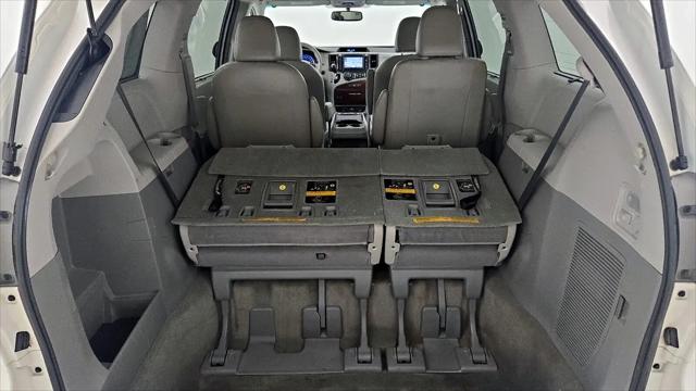 2014 Toyota Sienna XLE V6 8 Passenger