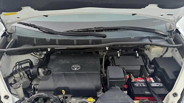 2014 Toyota Sienna XLE V6 8 Passenger