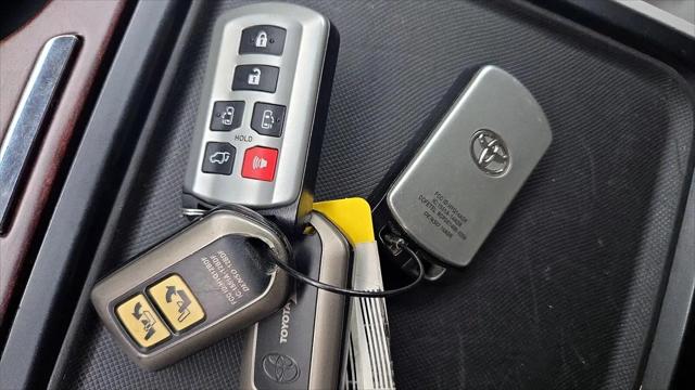 2014 Toyota Sienna XLE V6 8 Passenger