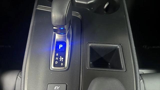 2025 Lexus 300 UX 300h
