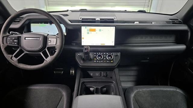 2022 Land Rover Defender 90 V8