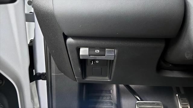 2022 Land Rover Defender 90 V8