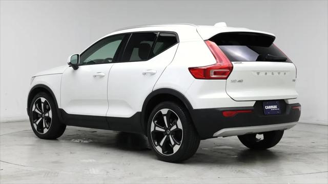 2022 Volvo XC40 T5 Momentum