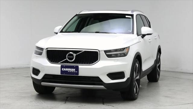 2022 Volvo XC40 T5 Momentum