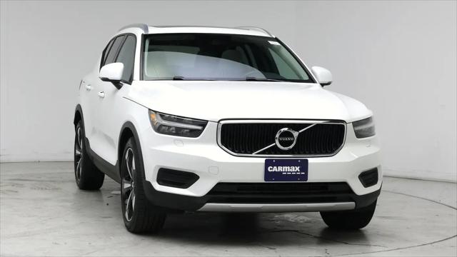 2022 Volvo XC40 T5 Momentum