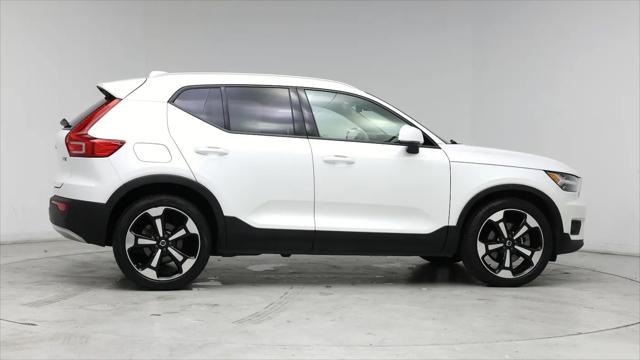 2022 Volvo XC40 T5 Momentum