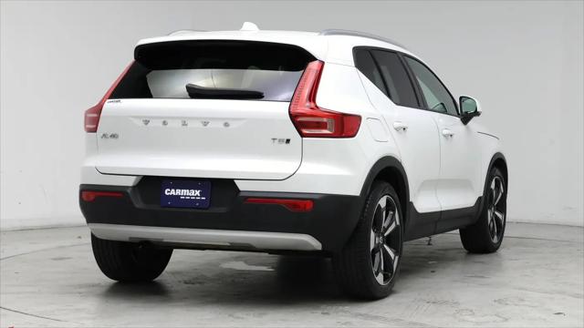 2022 Volvo XC40 T5 Momentum