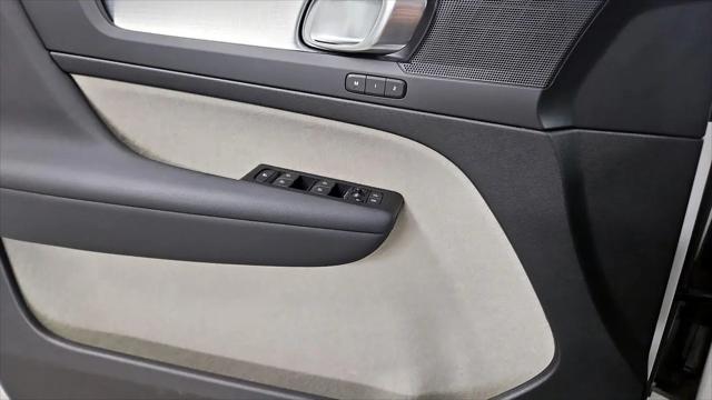 2022 Volvo XC40 T5 Momentum