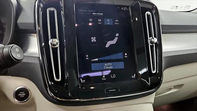 2022 Volvo XC40 T5 Momentum