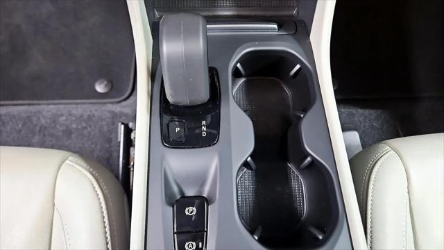 2022 Volvo XC40 T5 Momentum