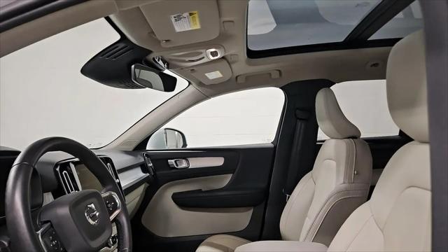 2022 Volvo XC40 T5 Momentum