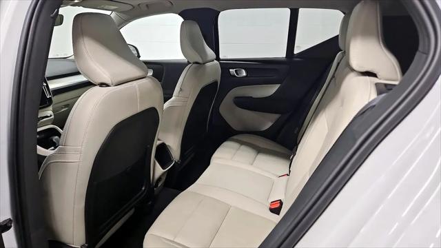 2022 Volvo XC40 T5 Momentum