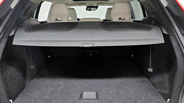 2022 Volvo XC40 T5 Momentum