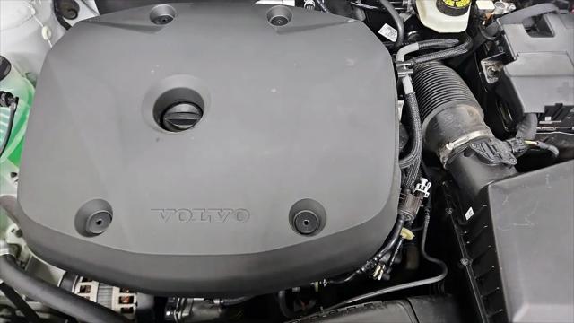 2022 Volvo XC40 T5 Momentum