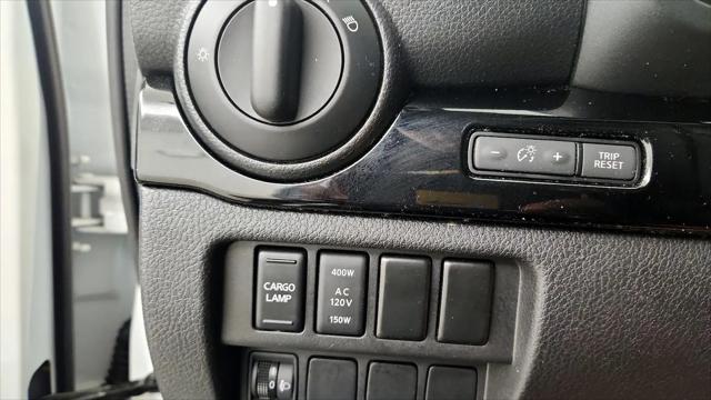 2023 Nissan Titan Crew Cab SV 4x2