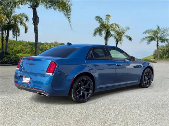 2021 Chrysler 300 Touring