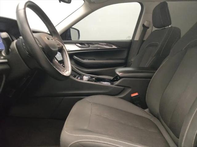 2022 Jeep Grand Cherokee L Laredo 4x2