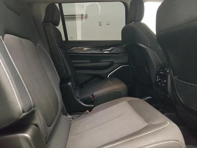 2022 Jeep Grand Cherokee L Laredo 4x2