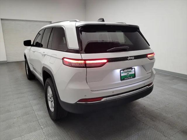 2023 Jeep Grand Cherokee Laredo 4x2