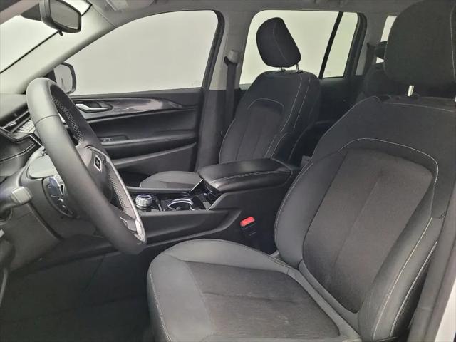 2023 Jeep Grand Cherokee Laredo 4x2