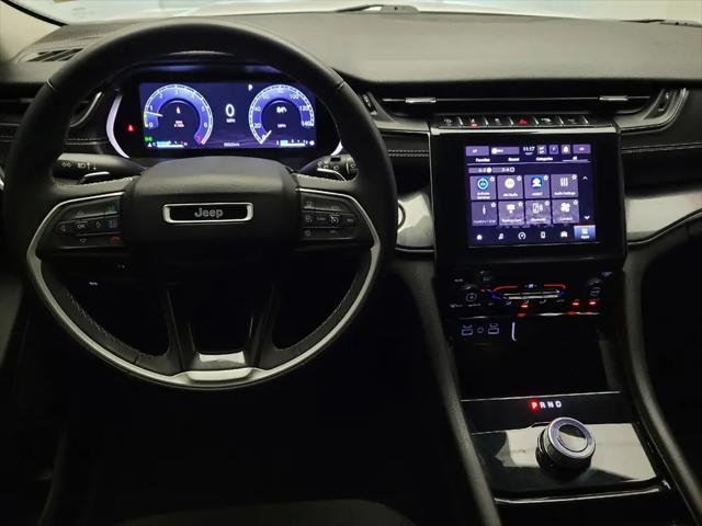 2023 Jeep Grand Cherokee Laredo 4x2