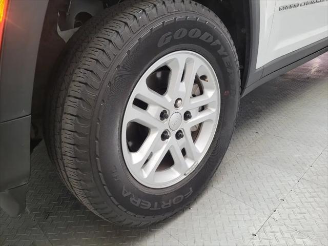 2023 Jeep Grand Cherokee Laredo 4x2