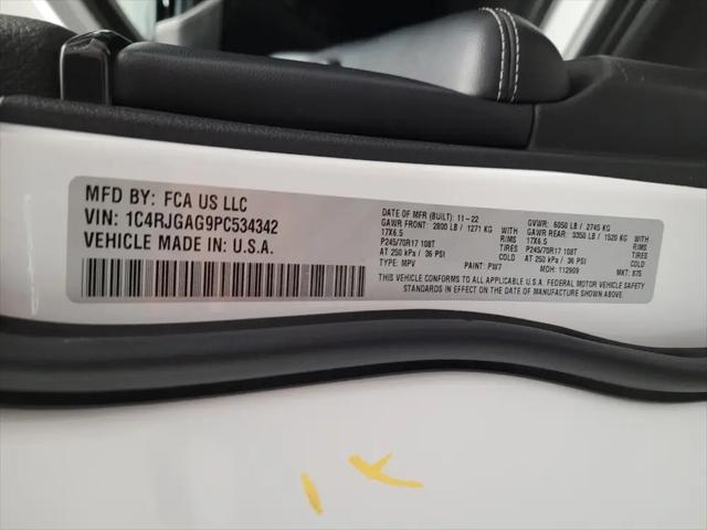 2023 Jeep Grand Cherokee Laredo 4x2