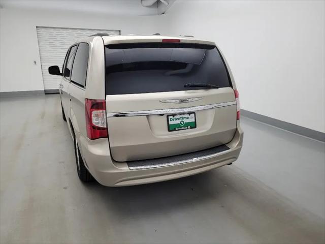 2016 Chrysler Town & Country Touring
