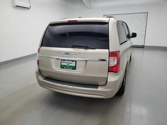 2016 Chrysler Town & Country Touring
