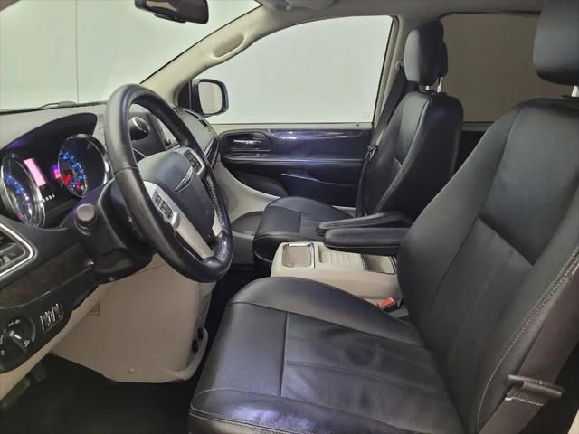 2016 Chrysler Town & Country Touring